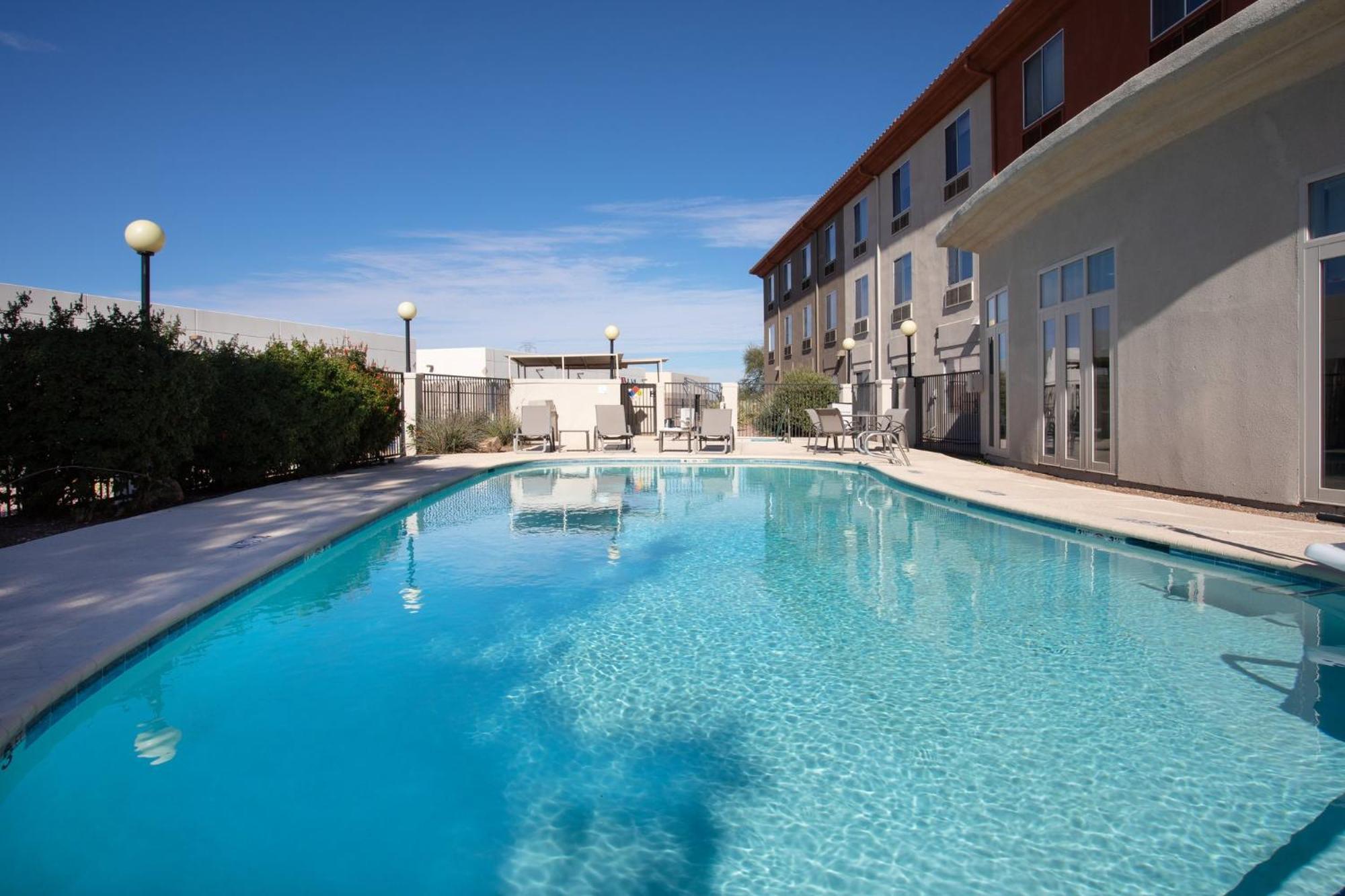Holiday Inn Express & Suites Tucson By Ihg Exterior photo